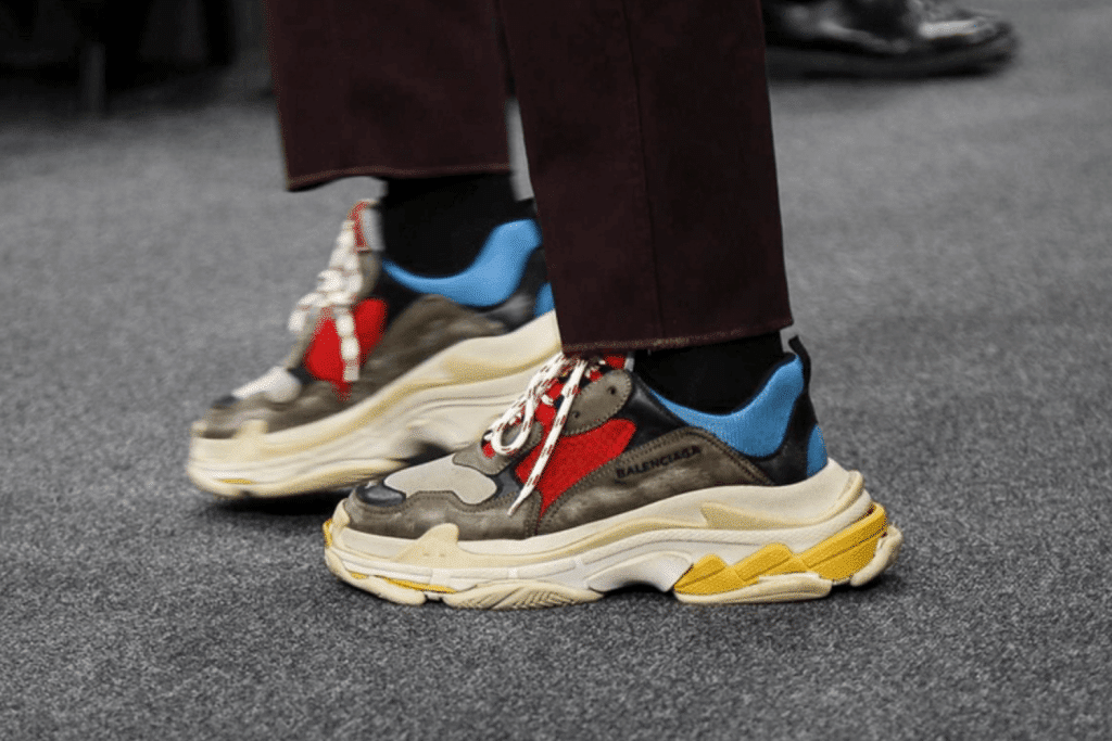 La controversée sneakers TRIPLE S de Balenciaga est disponible