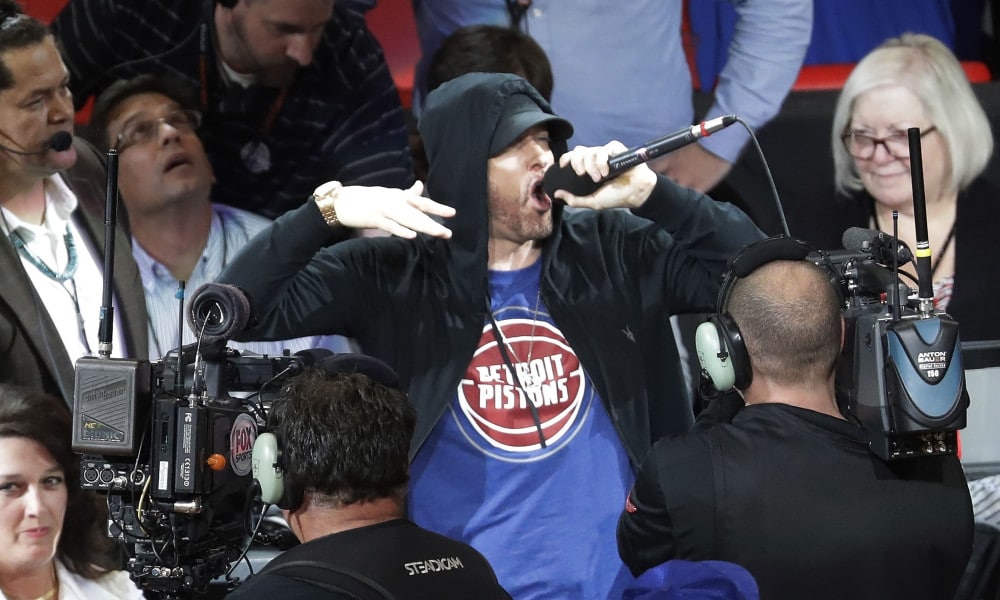 Pour fêter le retour de la ville à Downtown, les Pistons ont invité un Eminem chaud bouillant sur leur parquet.