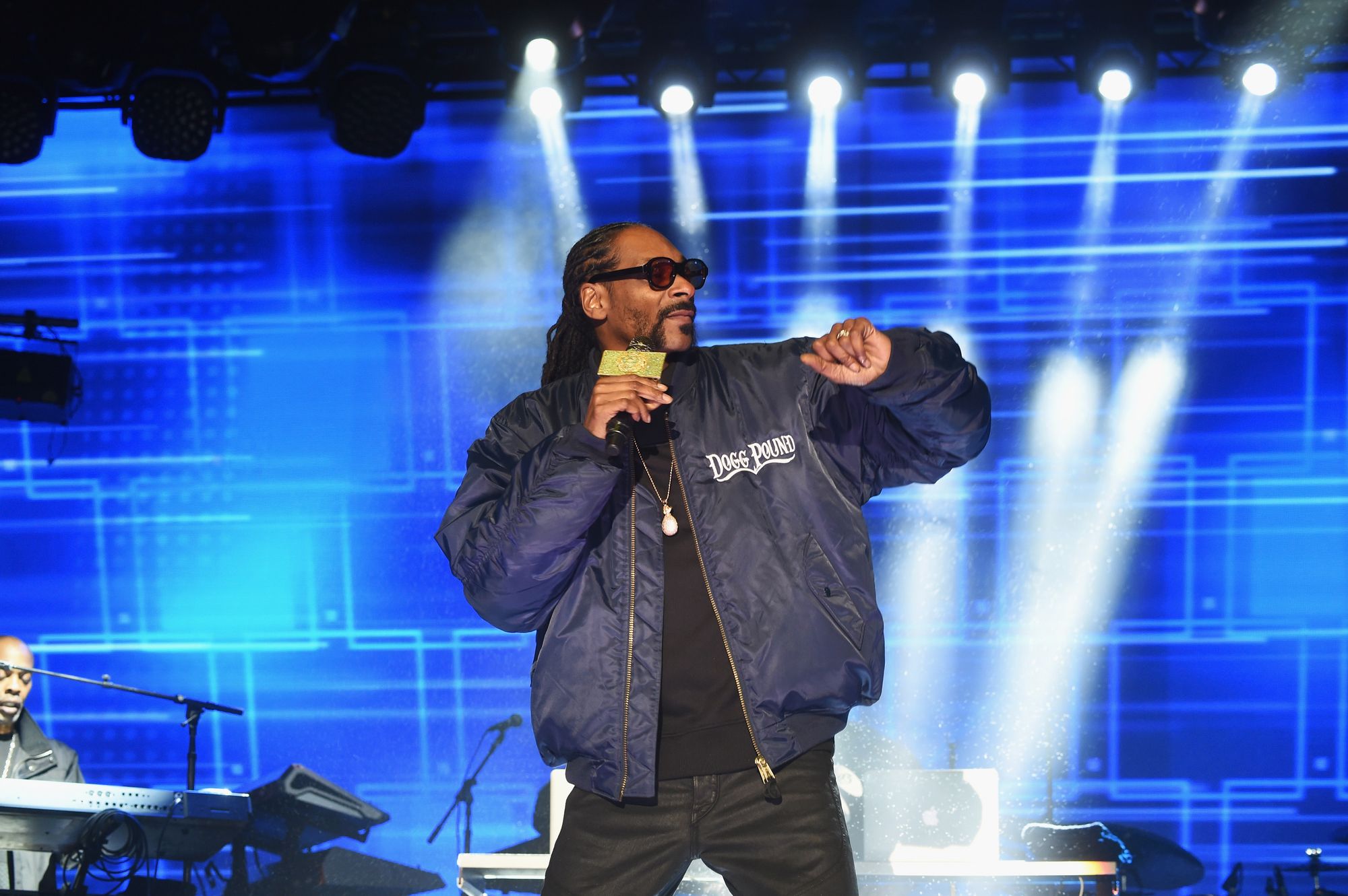 Snoop Dogg reprend le pouvoir avec son EP, Make America Crip Again