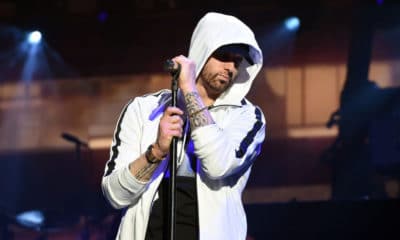 Eminem était à Coachella hier soir pour fermer le premier week-end du festival, pour l'occasion, le rappeur a proposé un nouveau show, avec une nouvelle scène et une nouvelle entrée