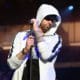 Eminem était à Coachella hier soir pour fermer le premier week-end du festival, pour l'occasion, le rappeur a proposé un nouveau show, avec une nouvelle scène et une nouvelle entrée