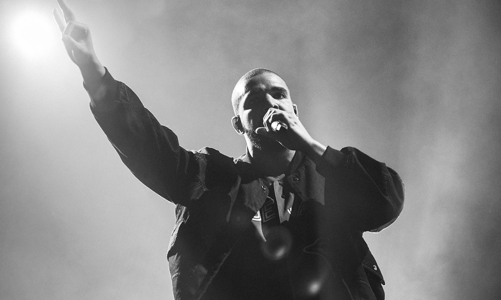Drake continue d'impressionner commercialement en signant une première semaine triomphale avec son dernier album Scorpion.