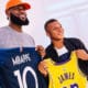 Lors d'un passage à Paris, Lebron a pu rencontrer Mbappé dans les locaux de Nike, rencontre gardée secrète durant ces derniers mois, à l'exception de quelques rares clichés. Nike dévoile enfin quelques bribes exclusives de leur conversation.