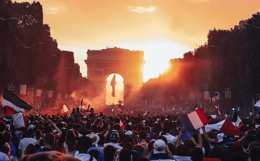 Champions du monde : un an après, les plus belles photos des scènes de liesses dans les rues de Paris