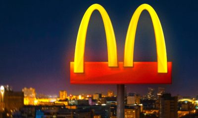 En ce moment, le monde entier fait face à l'épidémie de coronavirus. Le McDonald's brésilien modifie son logo afin d'inciter à la "distanciation sociale". 