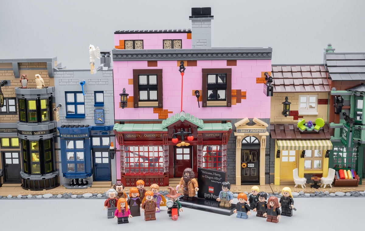 Pris de folie, la filiale LEGO sort un kit imposant composé de 5 544 pièces pour donner naissance aux chemins de traverse, si emblématique dans la licence Harry Potter.
