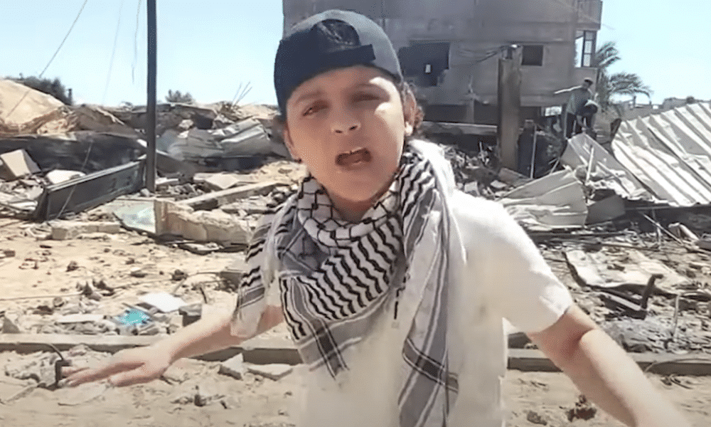 Palestine un enfant reprend Eminem et appelle à la paix